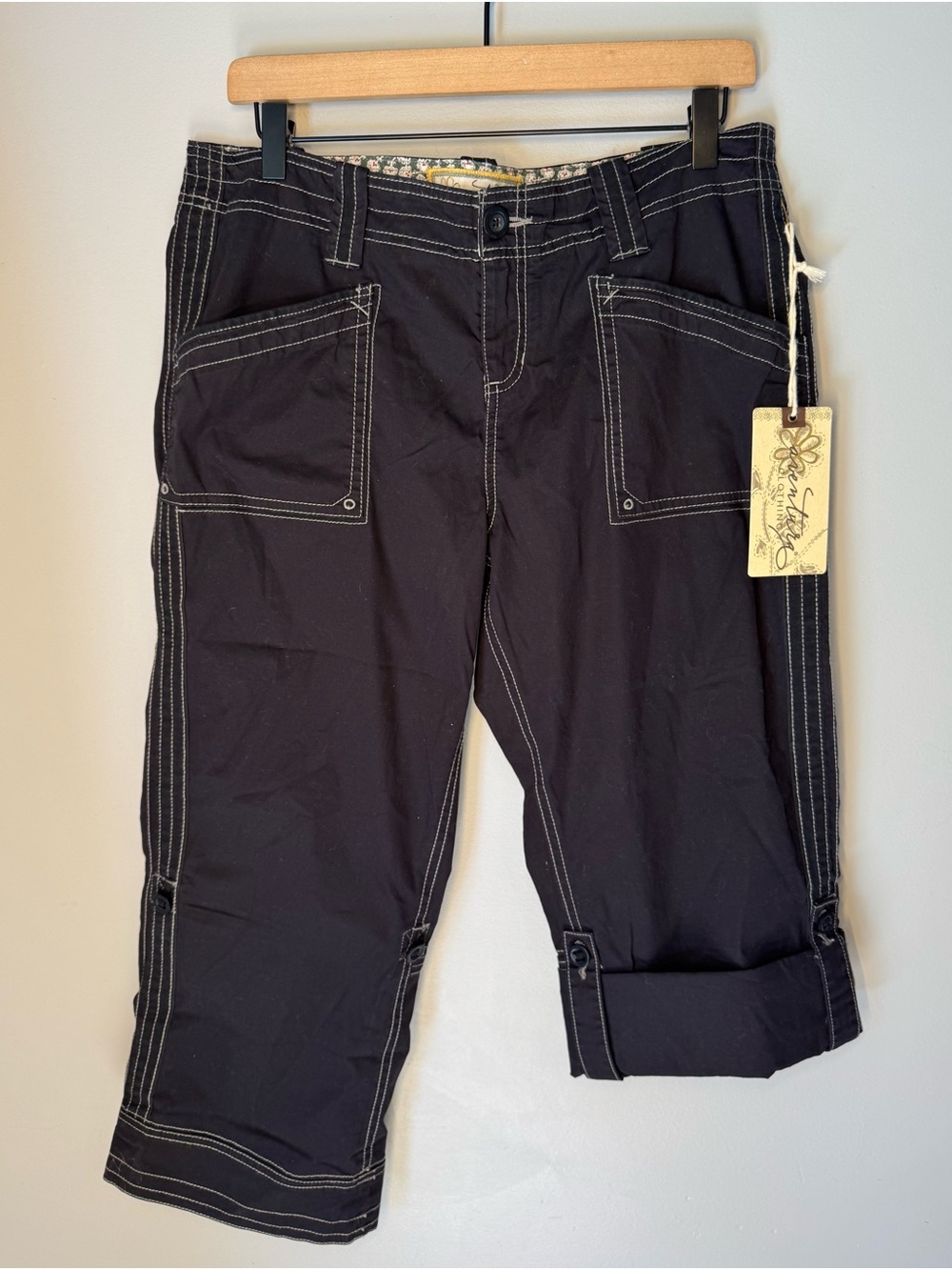 NWT AVENTURA Organic Addie Capri Mid Rise Black Contrast Stitch Roll Tab Sz 10